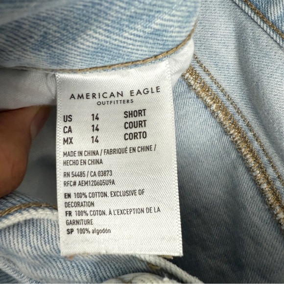 American Eagle Relaxed Mom Jean Denim Light Wash 14 S Short - Picture 7 of 8